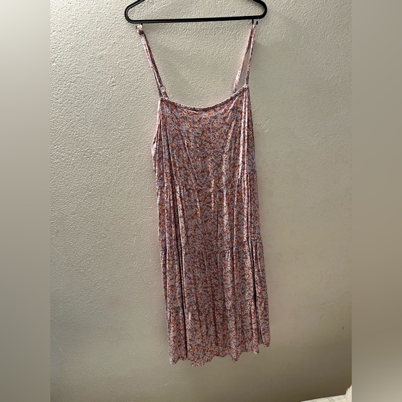 Purple floral dress with pockets. - Picture 2 of 5